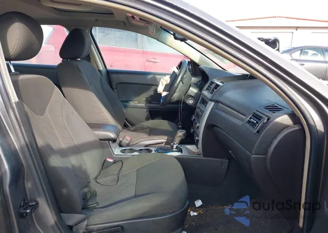 2011 Mercury Milan z USA, uszkodzony, nr VIN 3MEHM0HA7BR603842